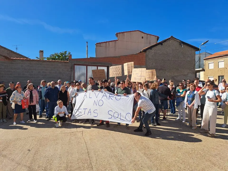 concentración en apoyo a Álvaro en Olleros de Tera  (3)