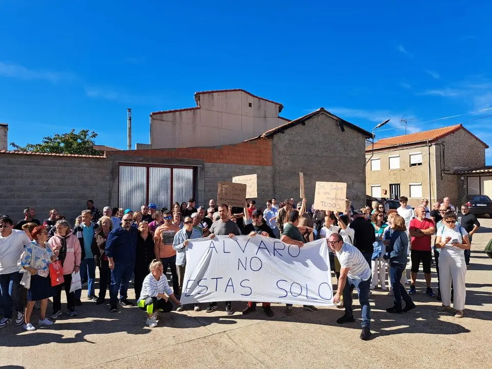 concentración en apoyo a Álvaro en Olleros de Tera  (4)