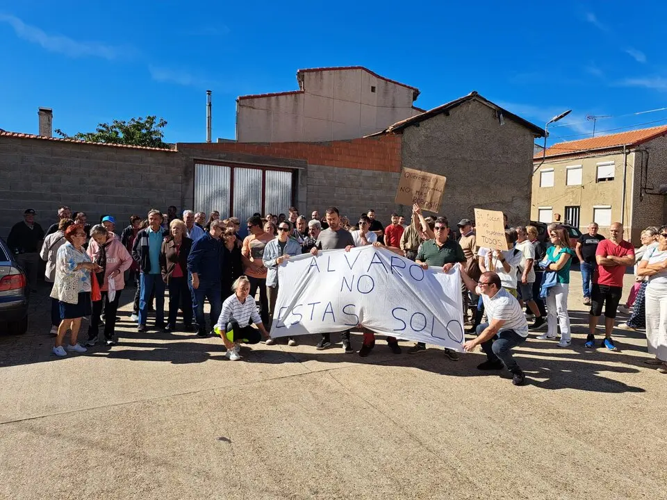 concentración en apoyo a Álvaro en Olleros de Tera  (5)