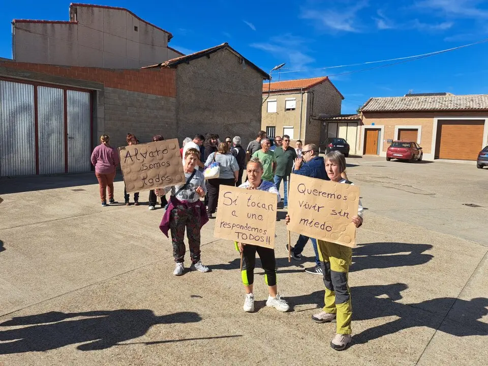 concentración en apoyo a Álvaro en Olleros de Tera  (6)
