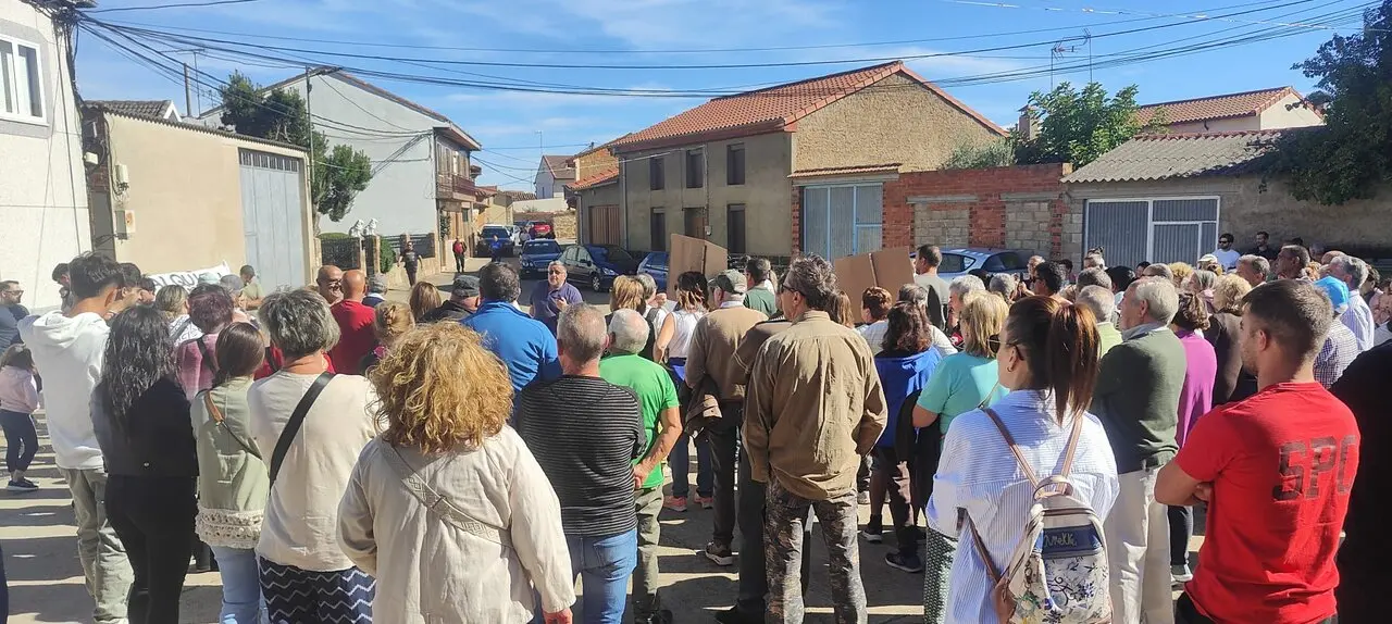 concentración en apoyo a Álvaro en Olleros de Tera  (7)