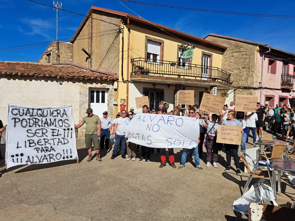 concentración en apoyo a Álvaro en Olleros de Tera  (11)