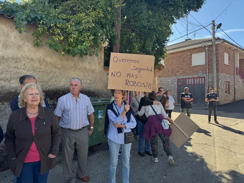 concentración en apoyo a Álvaro en Olleros de Tera   (1)