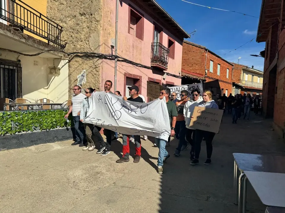 concentración en apoyo a Álvaro en Olleros de Tera   (4)