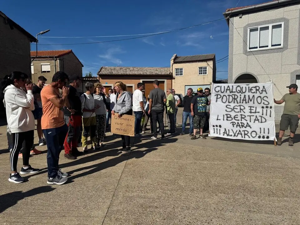 concentración en apoyo a Álvaro en Olleros de Tera   (9)