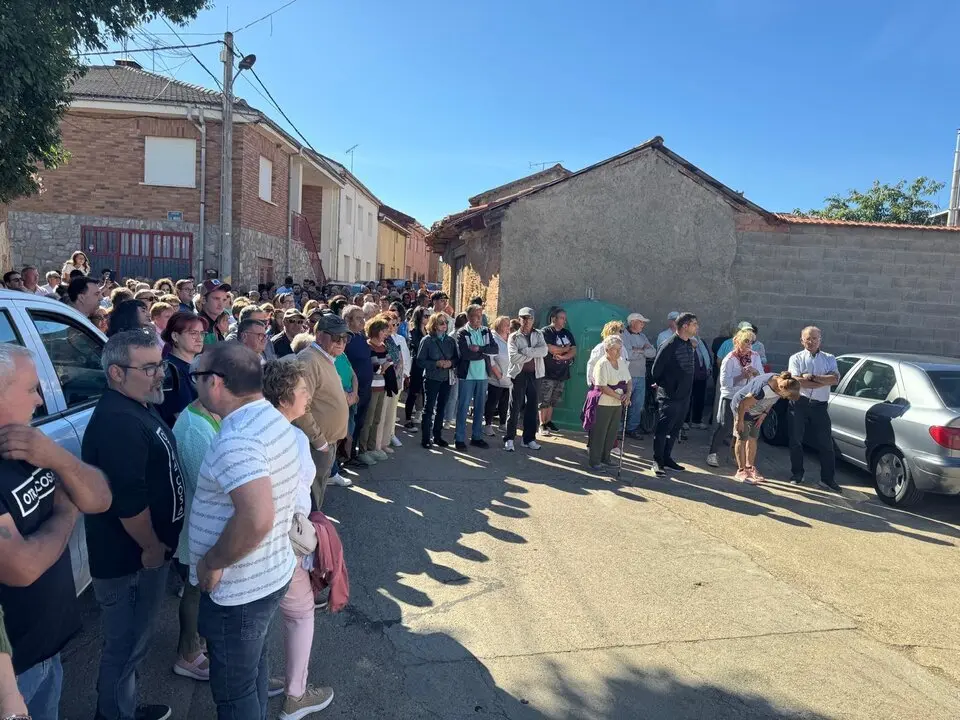 concentración en apoyo a Álvaro en Olleros de Tera   (11)