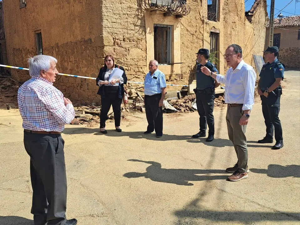 Ángel Blanco visita los municipios afectados por el incendio de Molezuelas de la Carballeda
