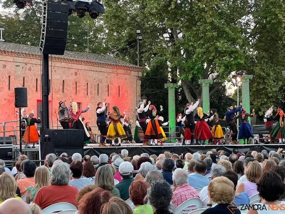 Gala inaugural Festival Internacional del Folklore 2025_10
