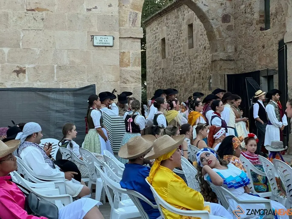 Gala inaugural Festival Internacional del Folklore 2025_14