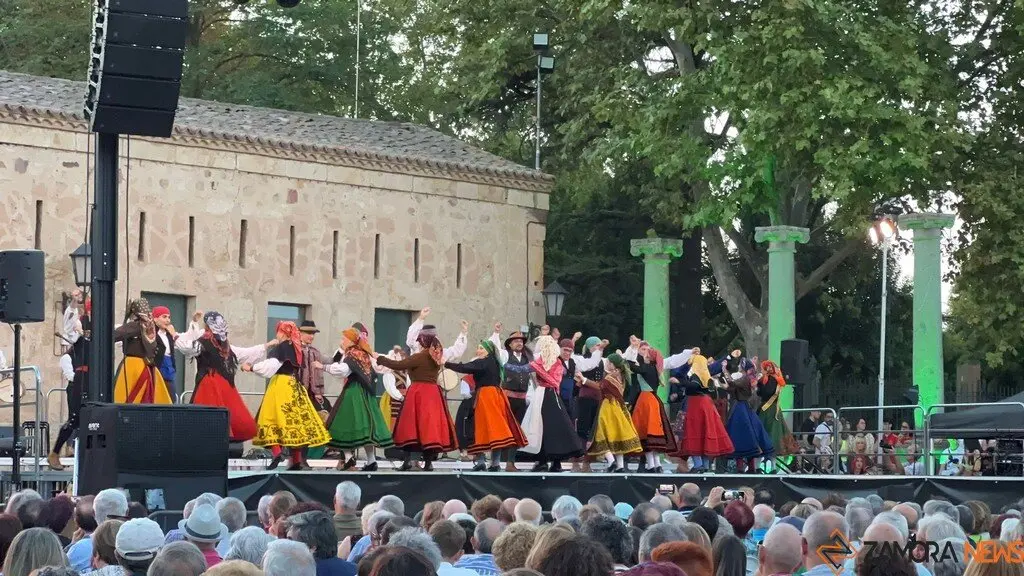 Gala inaugural Festival Internacional del Folklore 2025_15
