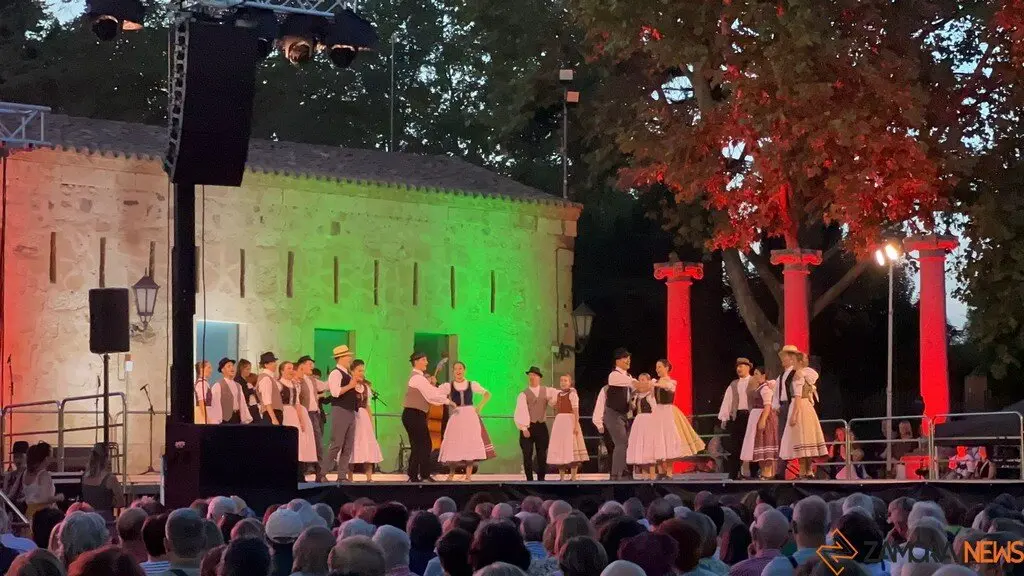 Gala inaugural Festival Internacional del Folklore 2025_35