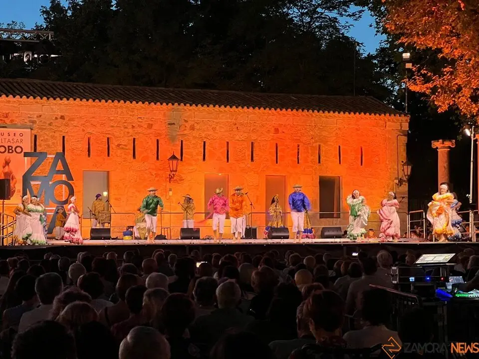 Gala inaugural Festival Internacional del Folklore 2025_40