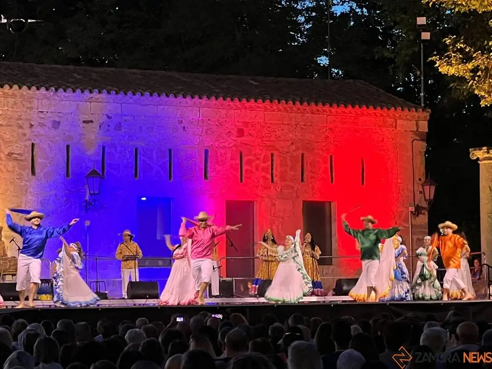 Gala inaugural Festival Internacional del Folklore 2025_38