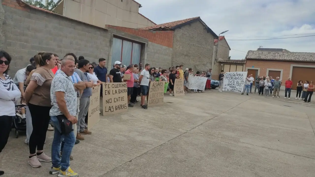 manifestación por Álvaro en Olleros de Tera    (2)