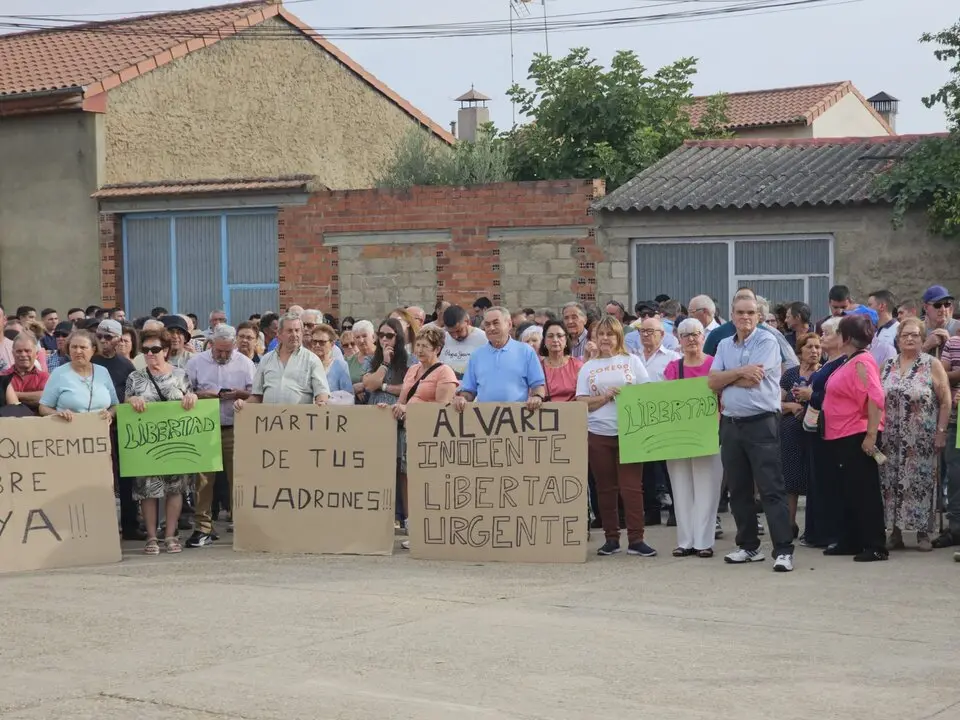 manifestación por Álvaro en Olleros de Tera    (5)