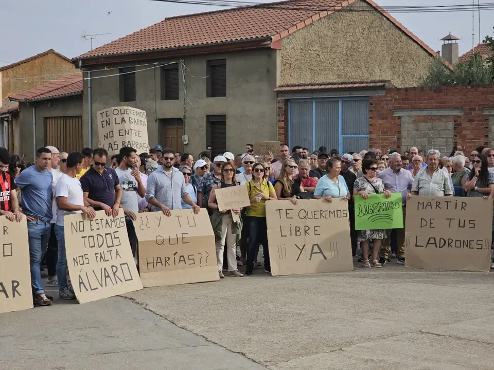 manifestación por Álvaro en Olleros de Tera    (6)