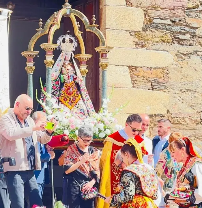 Carbajales de Alba celebra la misa en honor a la Virgen de los Árboles_2