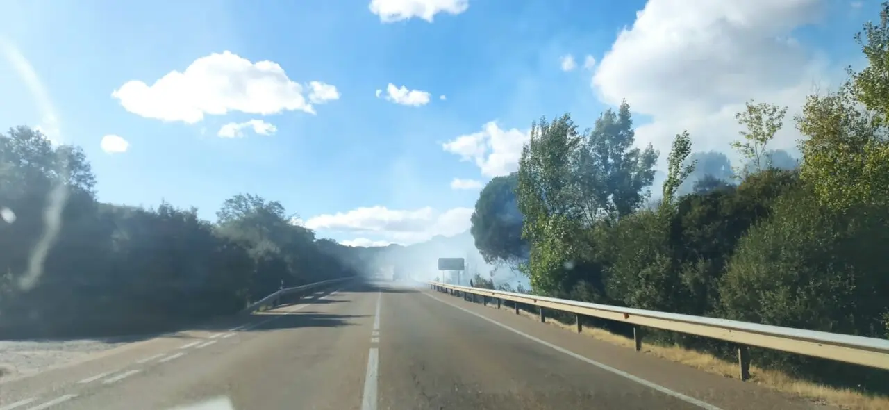 Incendio en una cuneta en la N-122