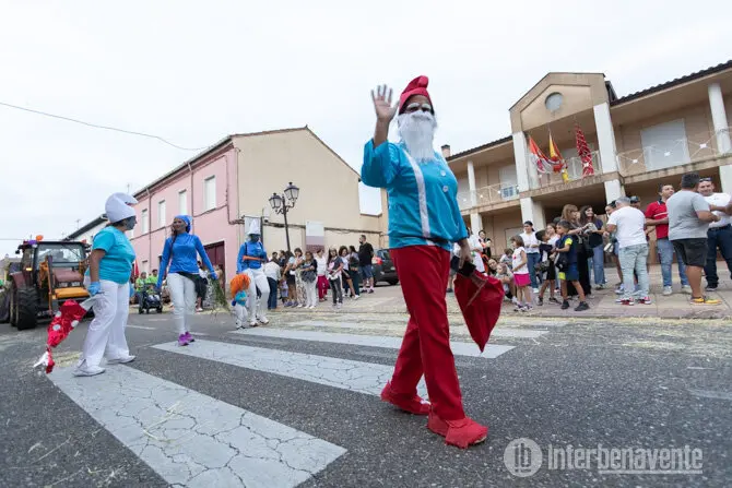 desfile de disfraces en Santibáñez de Vidriales. IMAGEN INTERBENAVENTE  (2)