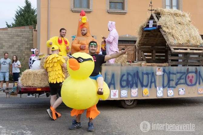 desfile de disfraces en Santibáñez de Vidriales. IMAGEN INTERBENAVENTE  (5)