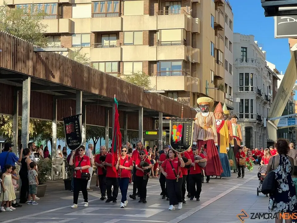 Desfile de Gigantes y Cabezudos Capitonis Durii septiembre 