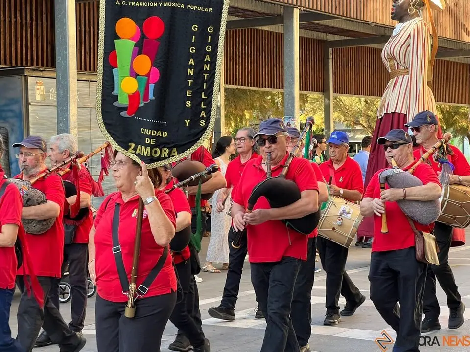 Desfile de Gigantes y Cabezudos Capitonis Durii septiembre _5