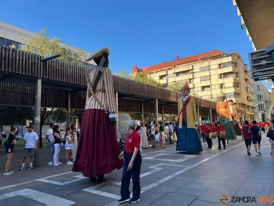 Desfile de Gigantes y Cabezudos Capitonis Durii septiembre _6