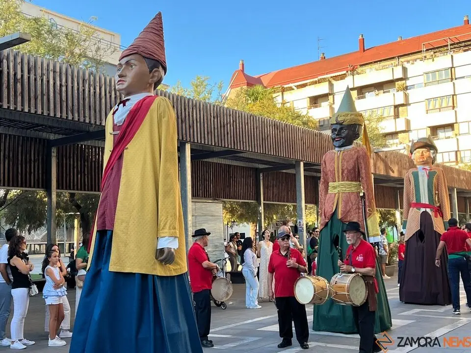 Desfile de Gigantes y Cabezudos Capitonis Durii septiembre _9