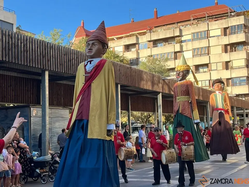 Desfile de Gigantes y Cabezudos Capitonis Durii septiembre _7