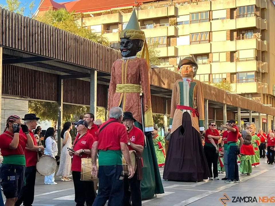 Desfile de Gigantes y Cabezudos Capitonis Durii septiembre _11