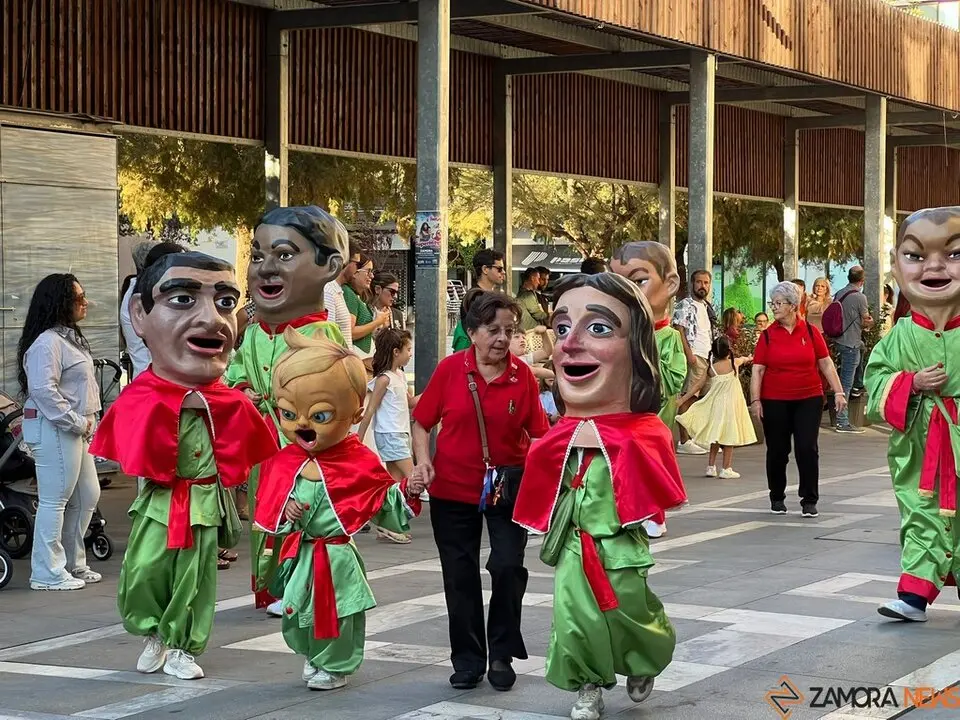Desfile de Gigantes y Cabezudos Capitonis Durii septiembre _12