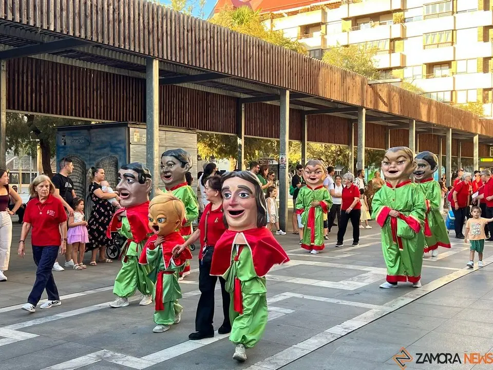 Desfile de Gigantes y Cabezudos Capitonis Durii septiembre _13