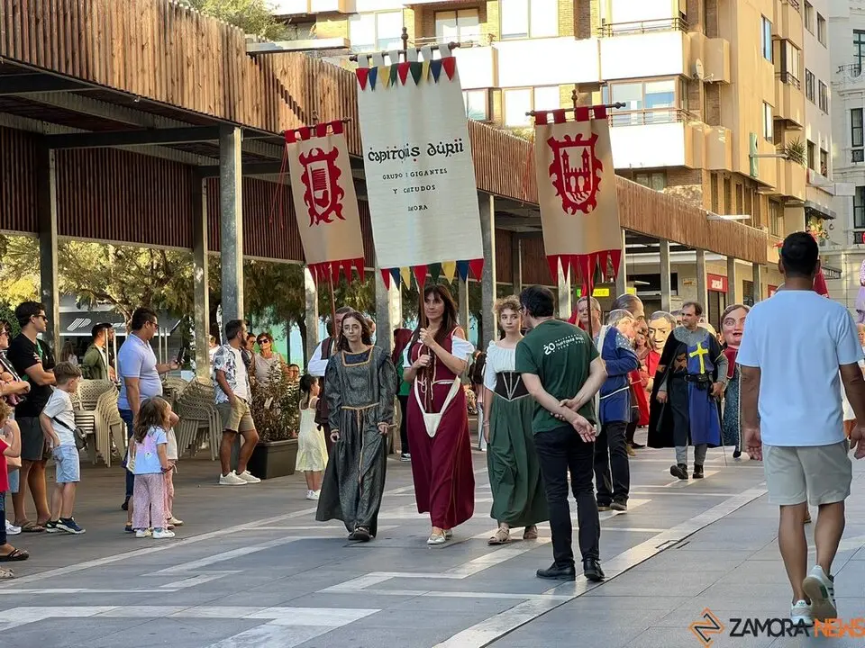 Desfile de Gigantes y Cabezudos Capitonis Durii septiembre _17