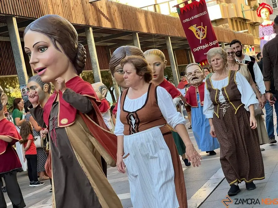 Desfile de Gigantes y Cabezudos Capitonis Durii septiembre _20