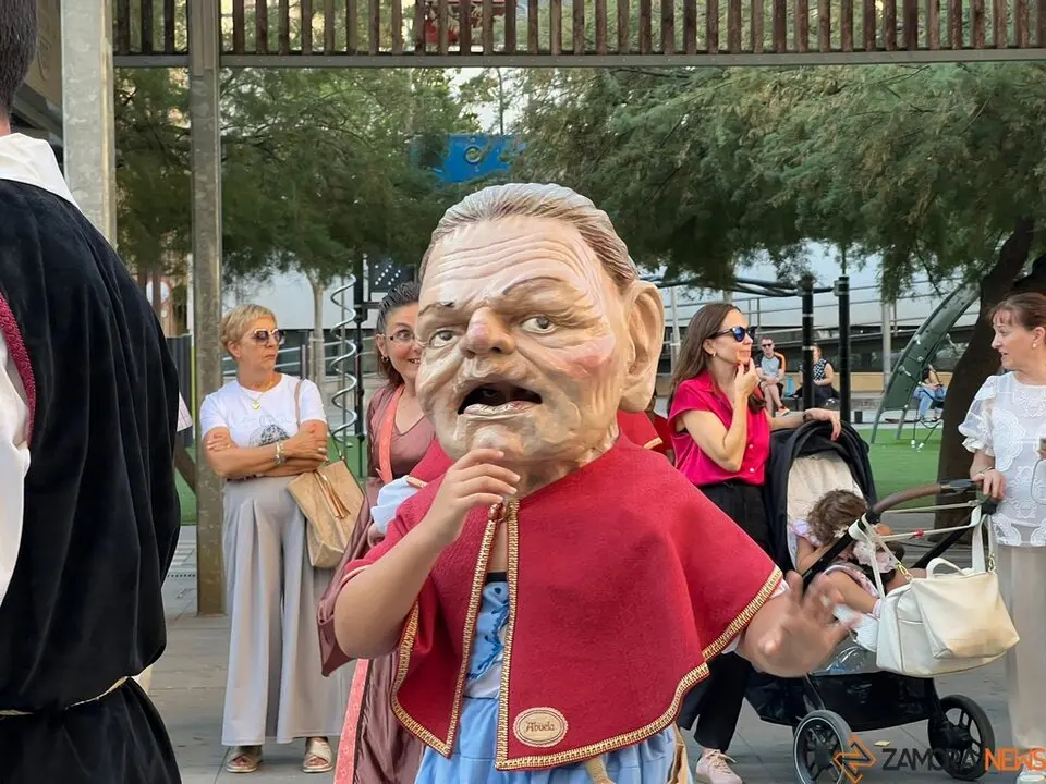 Desfile de Gigantes y Cabezudos Capitonis Durii septiembre _22