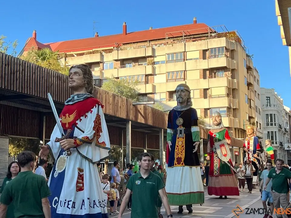 Desfile de Gigantes y Cabezudos Capitonis Durii septiembre _24