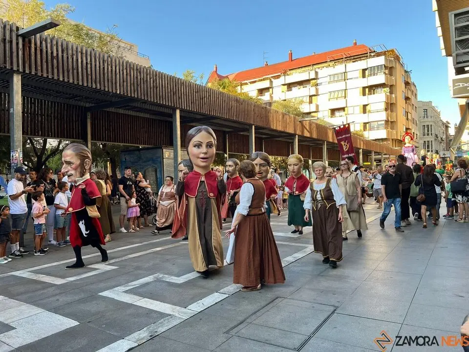 Desfile de Gigantes y Cabezudos Capitonis Durii septiembre _27