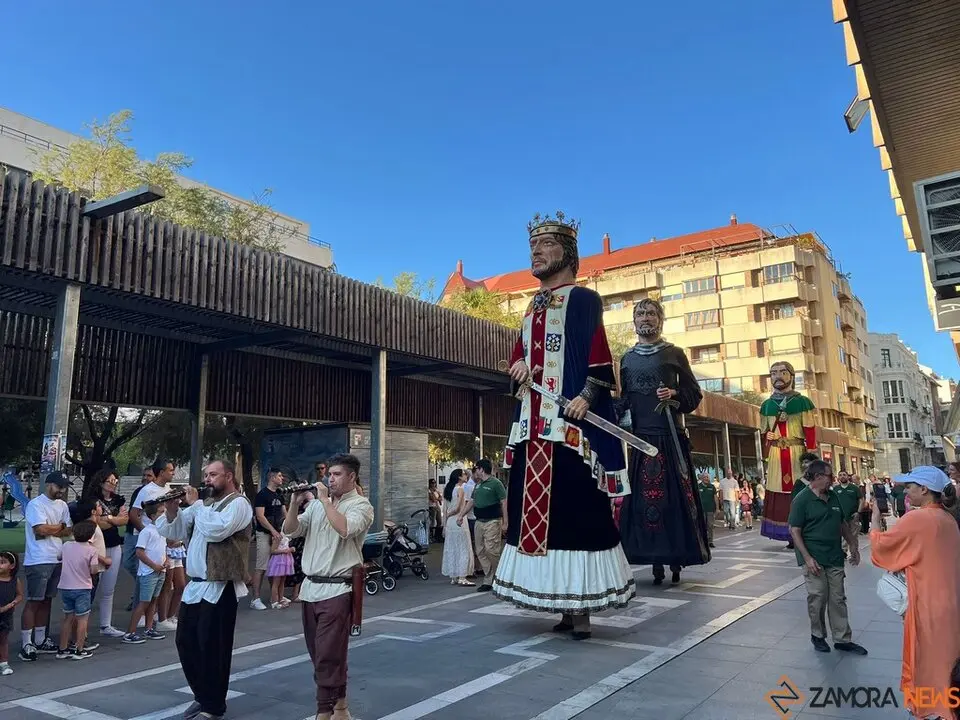 Desfile de Gigantes y Cabezudos Capitonis Durii septiembre _29