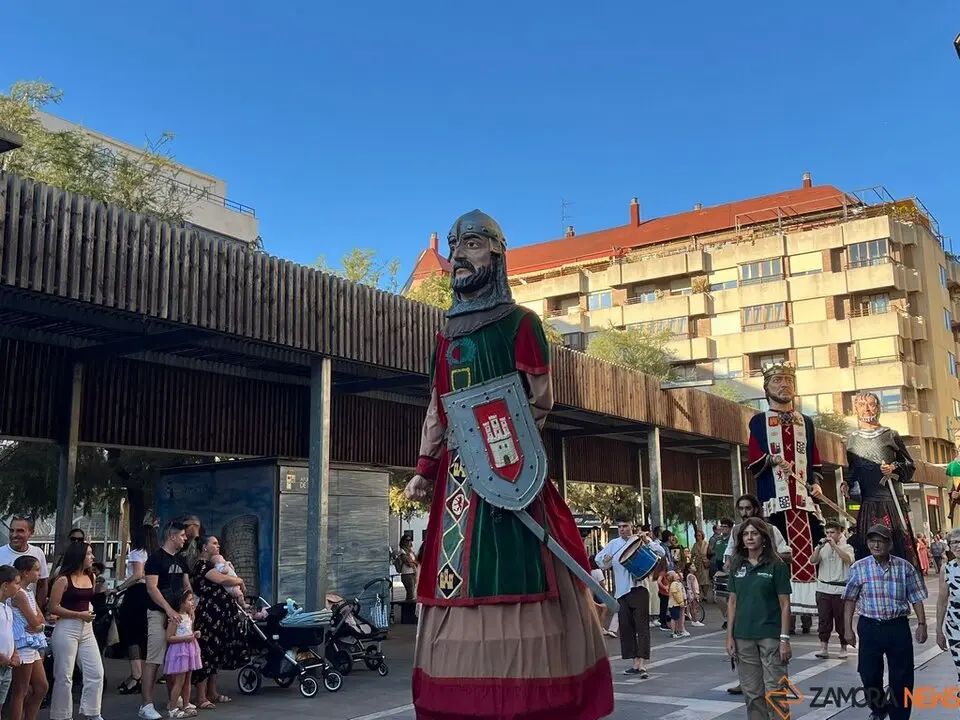 Desfile de Gigantes y Cabezudos Capitonis Durii septiembre _31