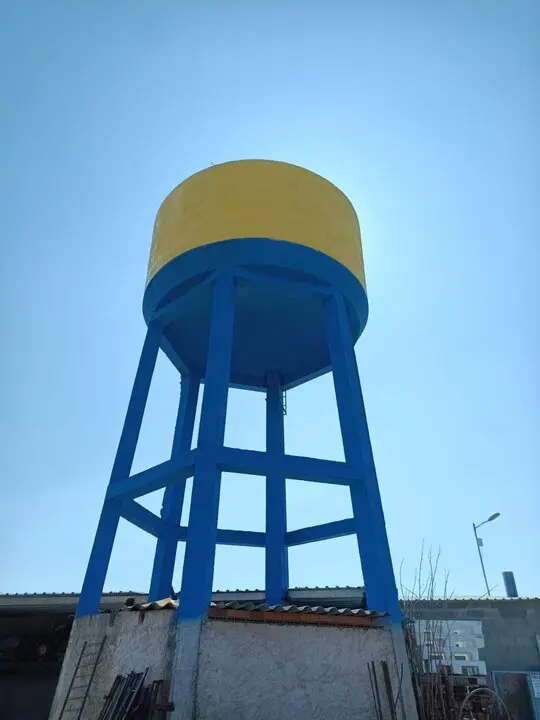 Minion gigante que se instalará en lo alto de su depósito de agua en Milles de la Polvorosa