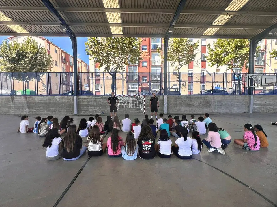 River Zamora imparte charla colegio Juan XXIII