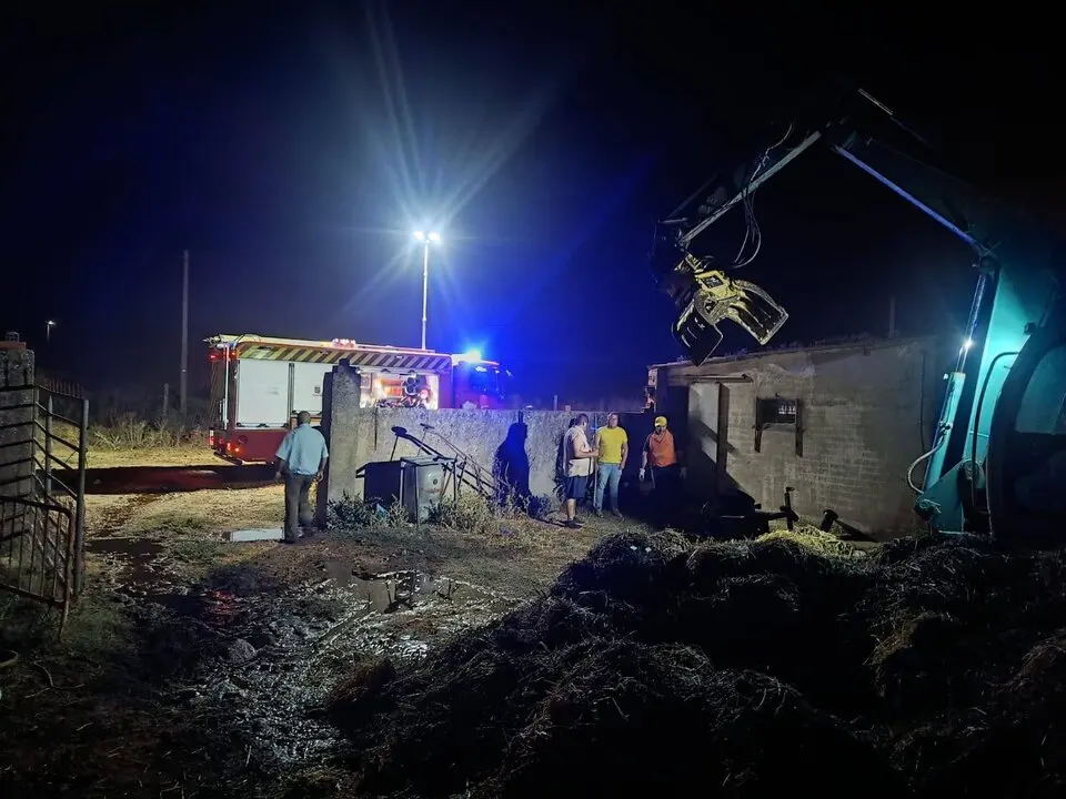 incendio nave en Montamarta (2)