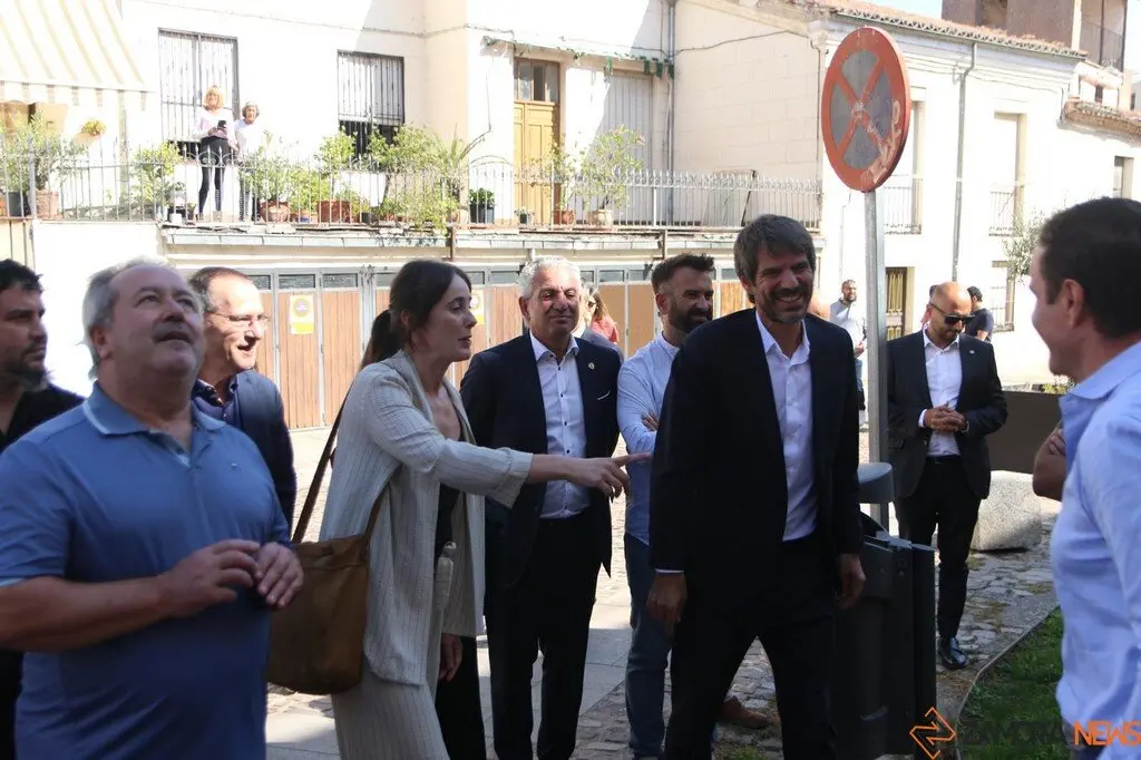 El Ministro de Cultura, Ernest Urtasun, visita las obras de la muralla de Zamora
