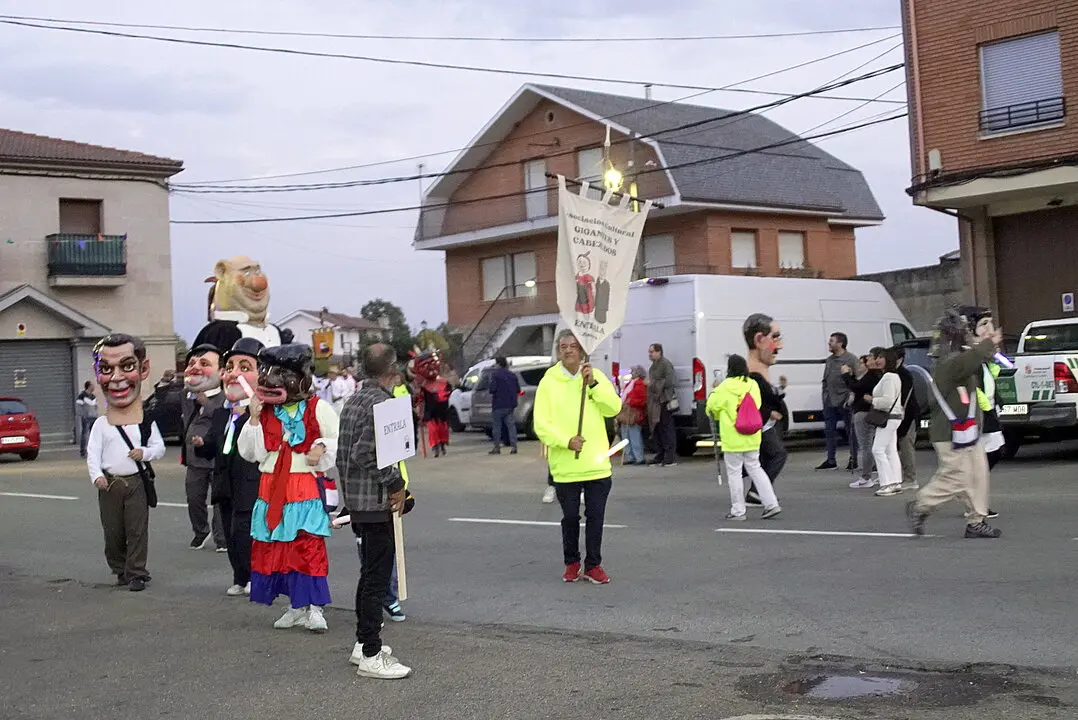 encuentro de gigantes y cabezudos en Alcañices (2)