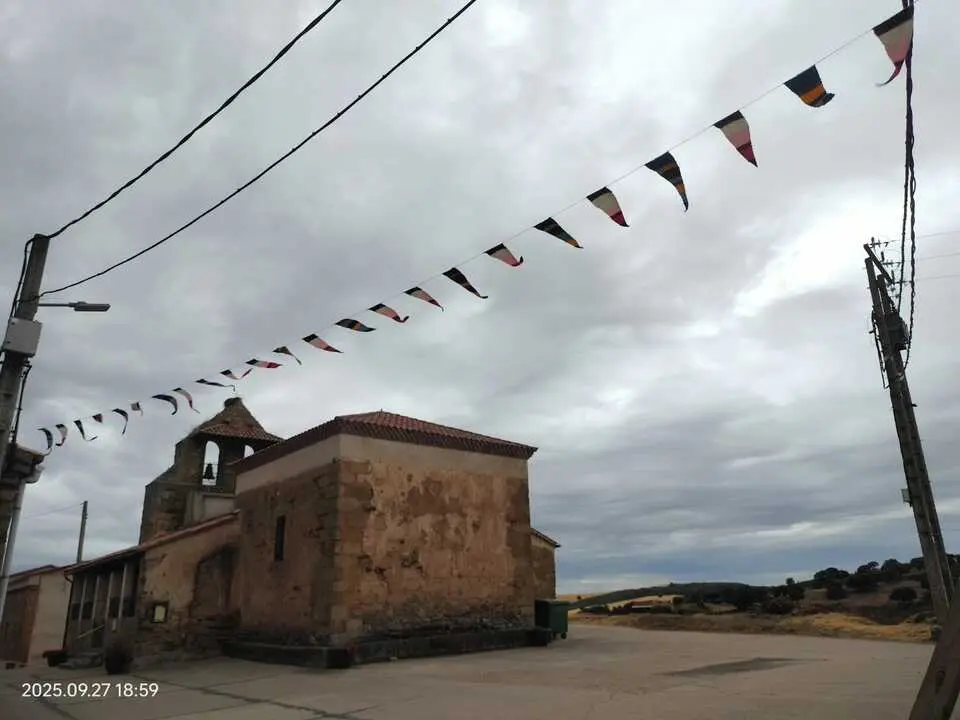 Decoraci&oacute;n fiestas Losacino de Alba hecha por los vecinos - imagen de redes sociales