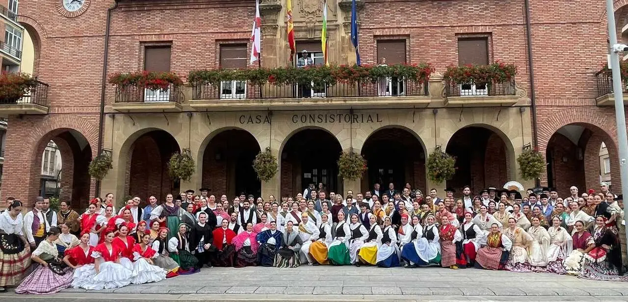 IX Jornadas Nacionales de Folklore Juvenil, el grupo  Doña Urraca en Calahorra