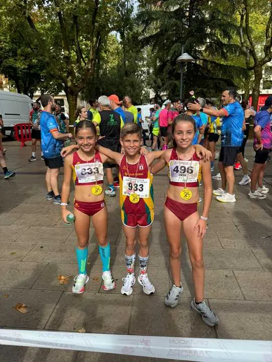 Elisa Urtasun, Manuel Roldan y Emma Mendez en La Carrera de la Guardia Civil