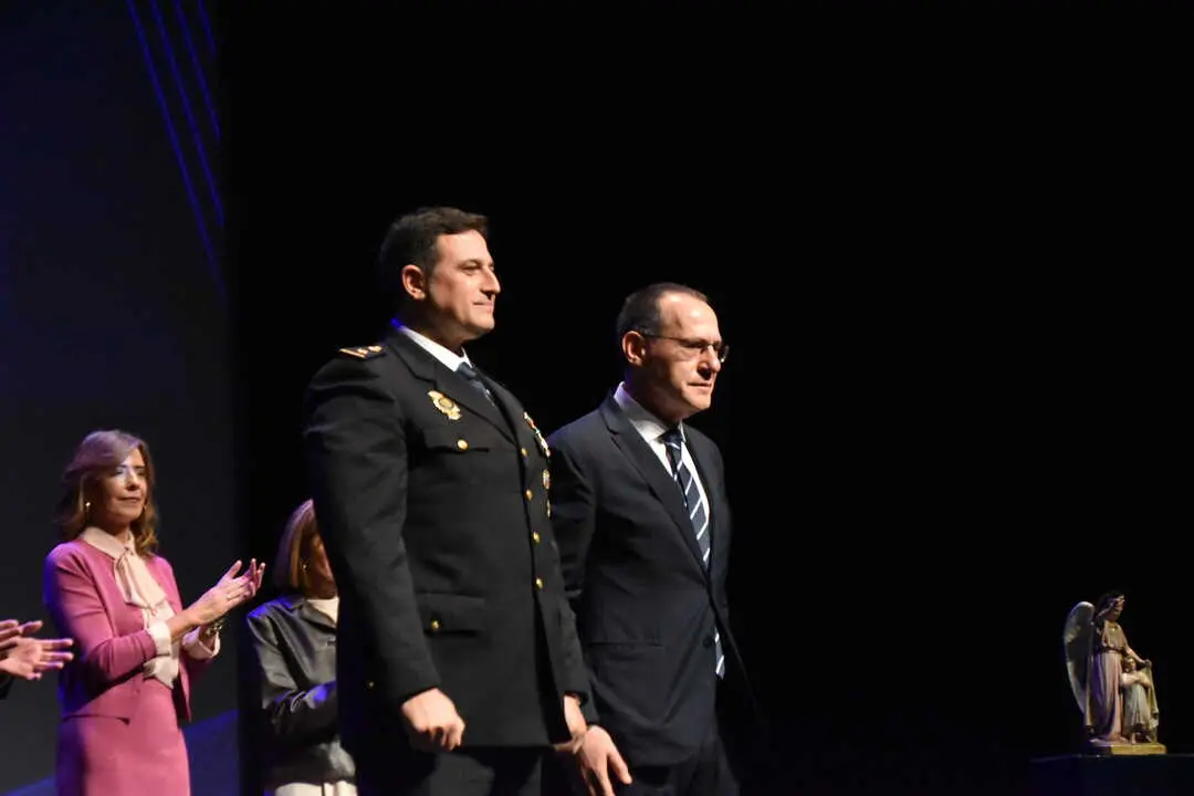 El subdelegado en la entrega de distinciones en el Día de la Policía Nacional