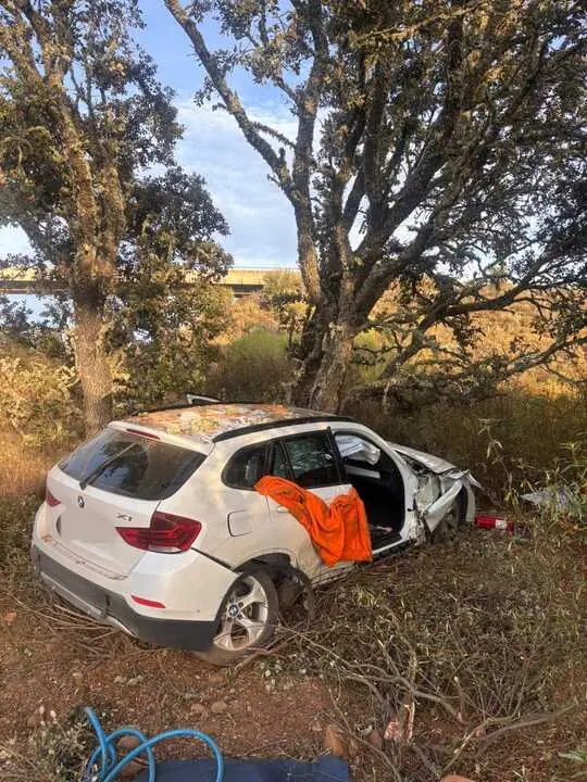 Coche accidentado en Calzada de Tera