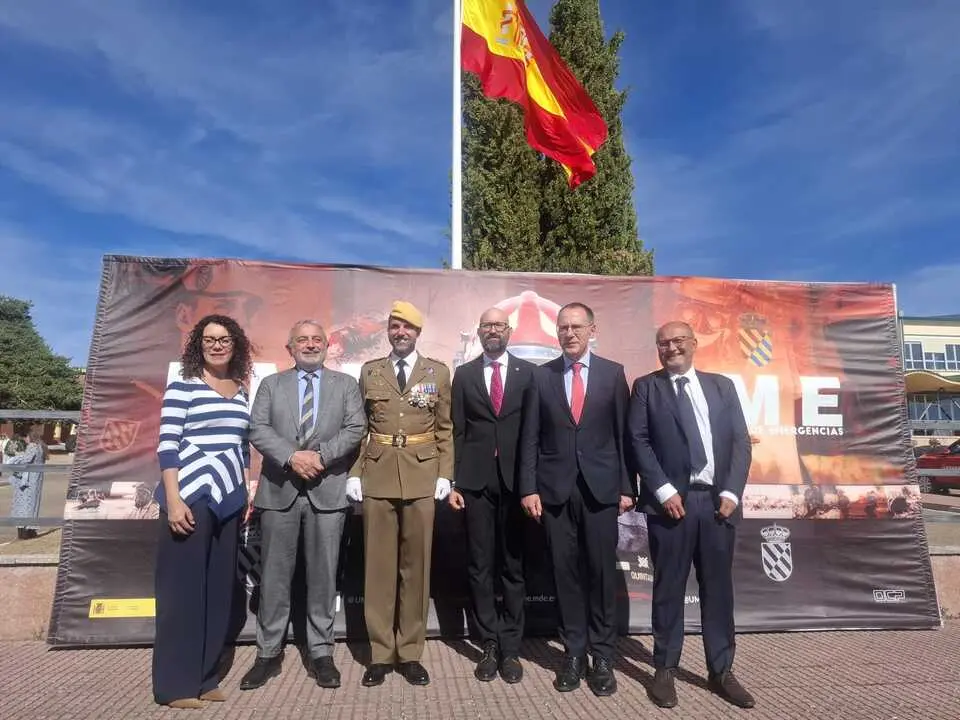 Ángel Blanco acompaña al nuevo teniente coronel del BIEM V de la UME, Pablo Samaniego